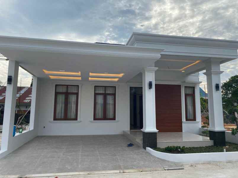 dijual rumah jalan sudirman raya
