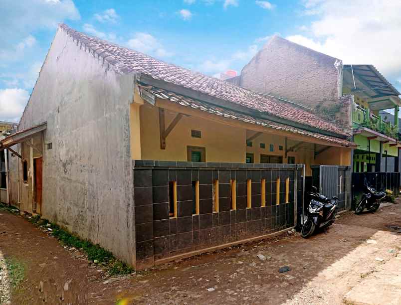 dijual rumah jalan sukamenak