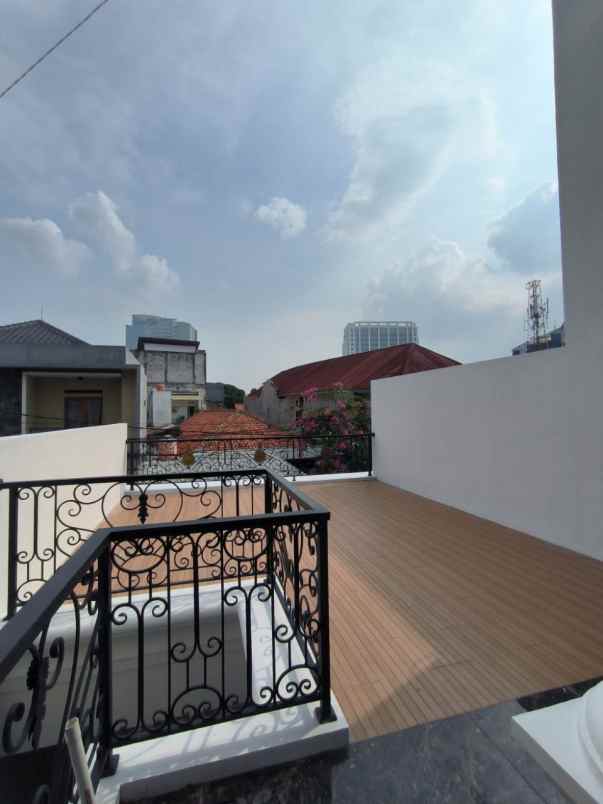 dijual rumah jati padang