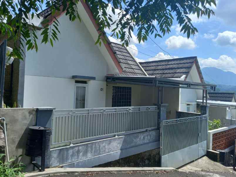 dijual rumah jatihandap