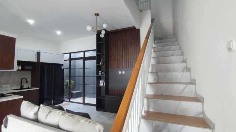 dijual rumah jatisari kec cangkuang