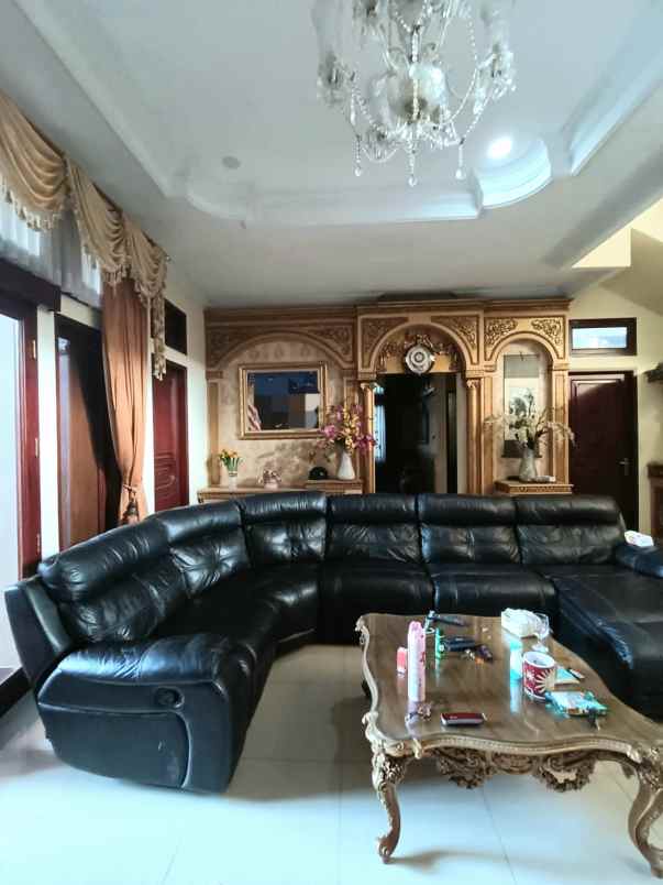 dijual rumah jl arcamanik