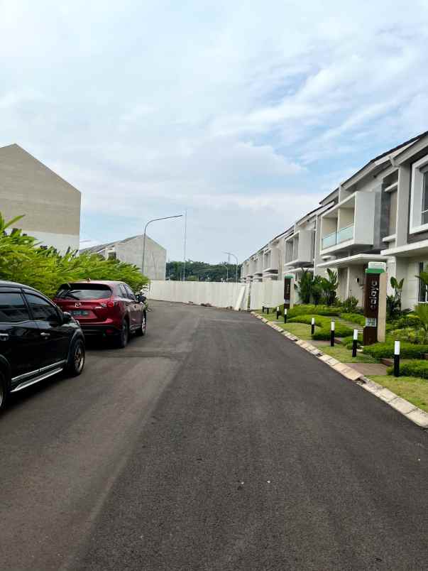 dijual rumah jl arya putra serua