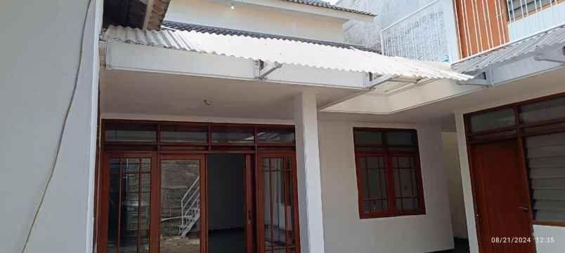 dijual rumah jl babakan jeruk sukajadi