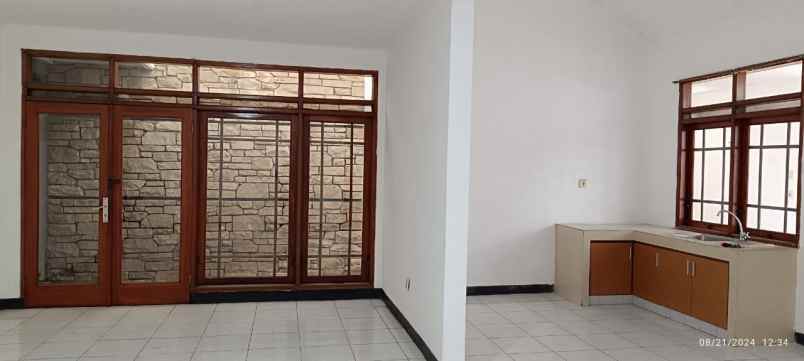 dijual rumah jl babakan jeruk sukajadi