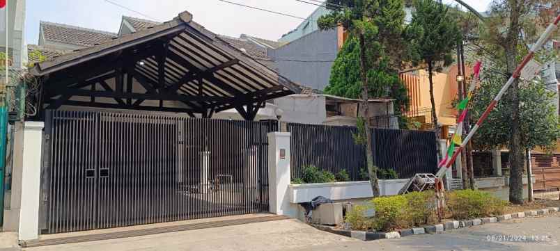 dijual rumah jl babakan jeruk sukajadi