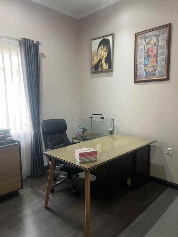 dijual rumah jl bouevard raya gading