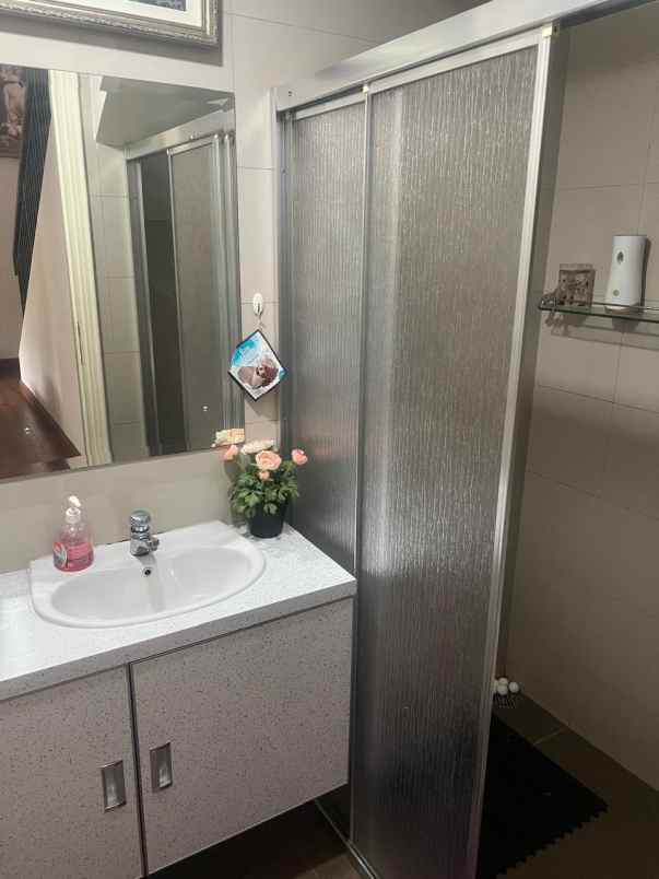 dijual rumah jl bouevard raya gading