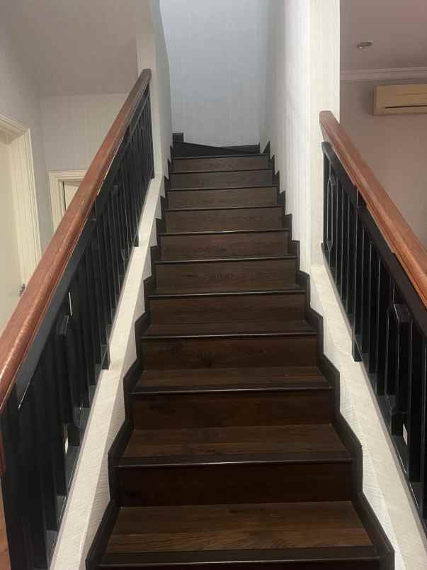 dijual rumah jl bouevard raya gading