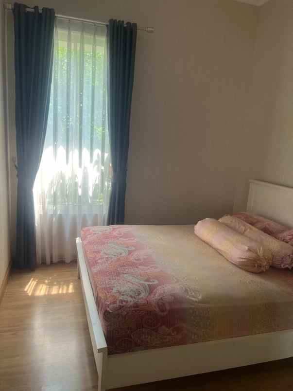 dijual rumah jl bouevard raya gading