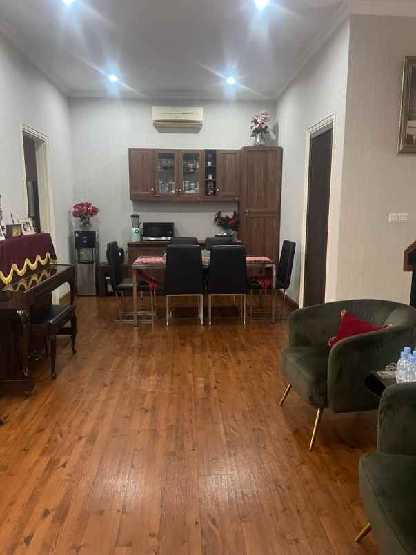 dijual rumah jl bouevard raya gading