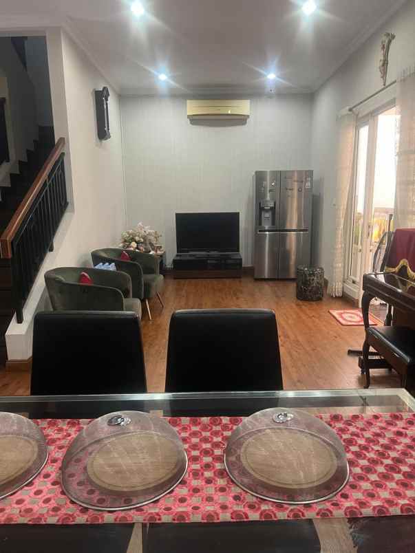 dijual rumah jl bouevard raya gading