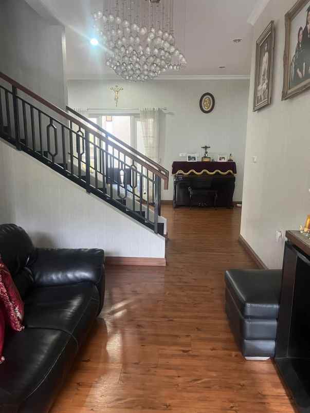 dijual rumah jl bouevard raya gading