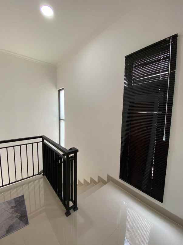 dijual rumah jl bsi