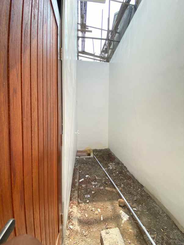 dijual rumah jl bsi