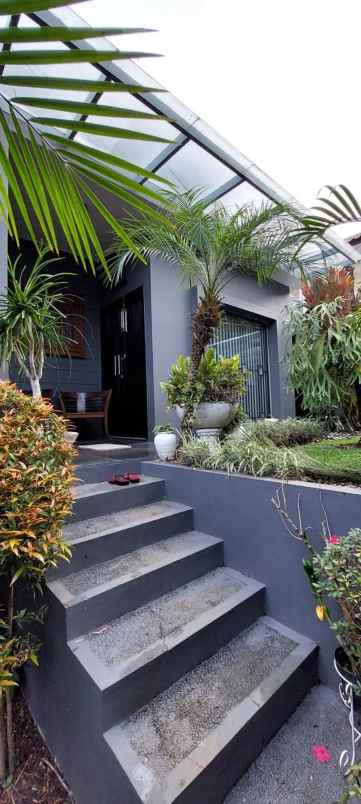 dijual rumah jl bukit indah gegerkalong