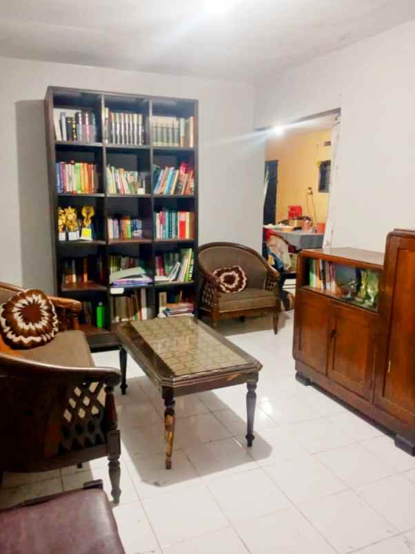 dijual rumah jl bunga srigading malang