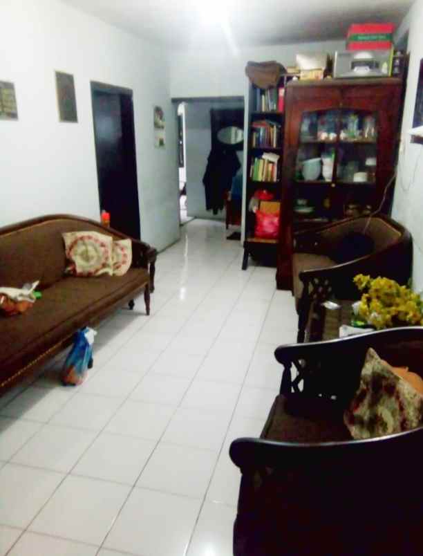 dijual rumah jl bunga srigading malang