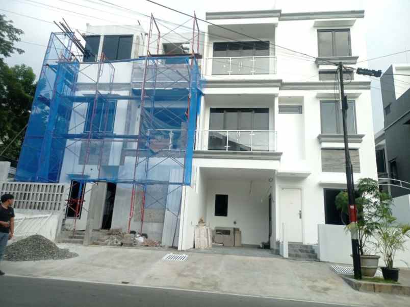 dijual rumah jl cempaka putih tengah