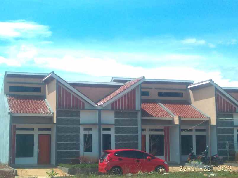 dijual rumah jl ciben8ng raya setu kab