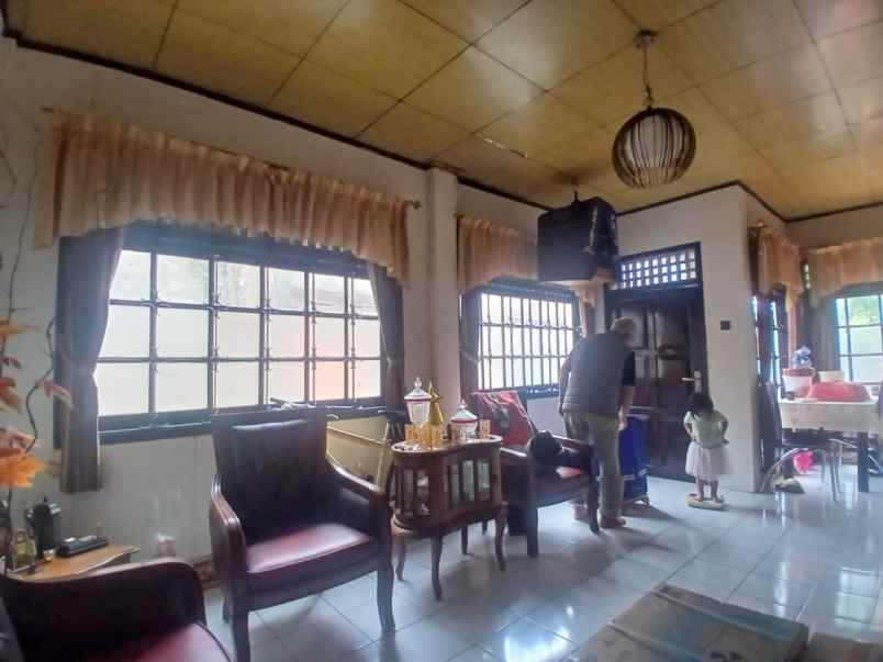 dijual rumah jl dago barat belakang