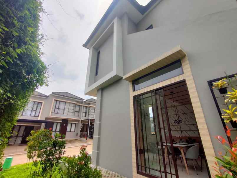 dijual rumah jl emerald terace jatisari