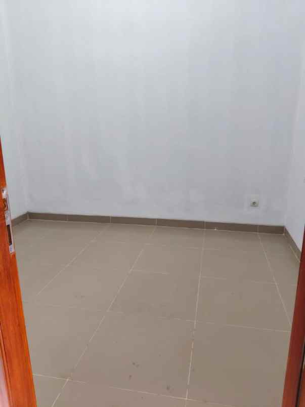 dijual rumah jl jambon