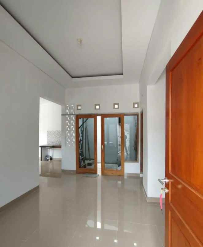 dijual rumah jl jambon