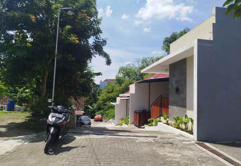 dijual rumah jl jambon