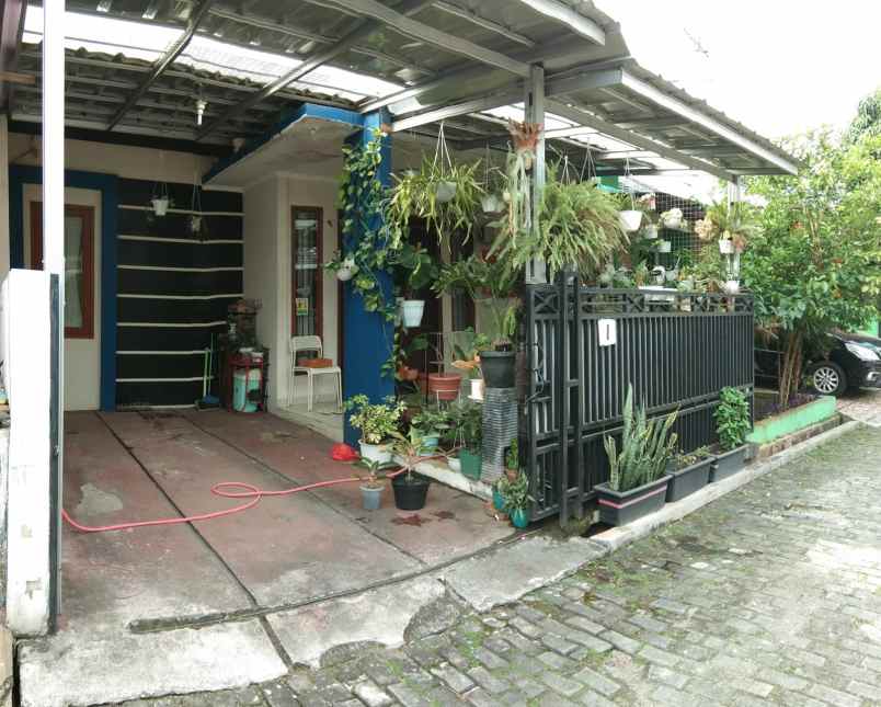dijual rumah jl jatikramat indah ii