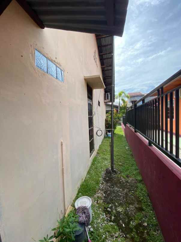 dijual rumah jl kaharudin nasution