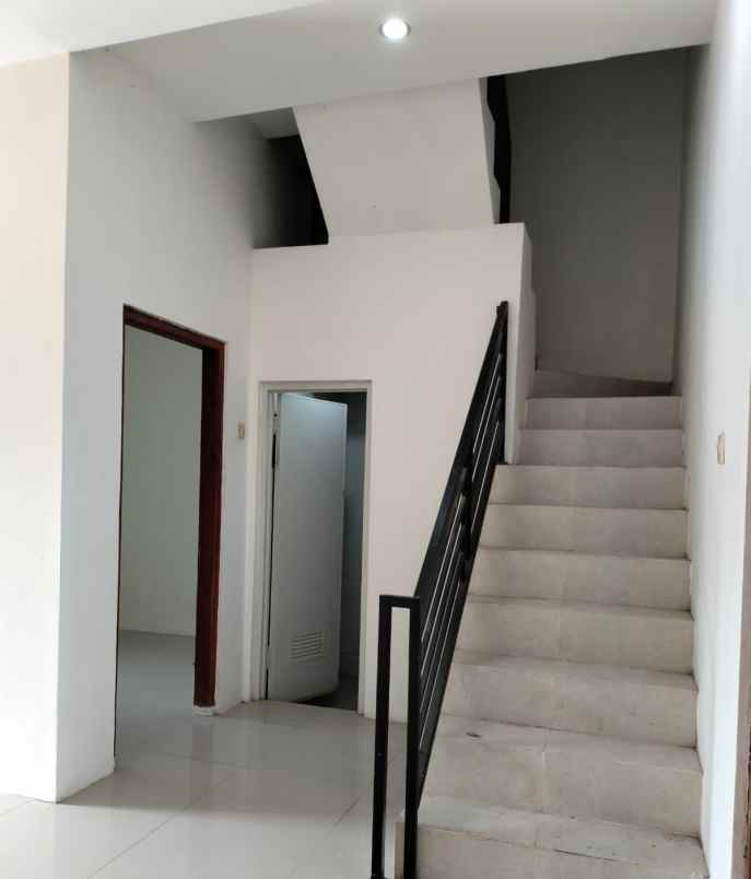 dijual rumah jl kaliurang km 12 5