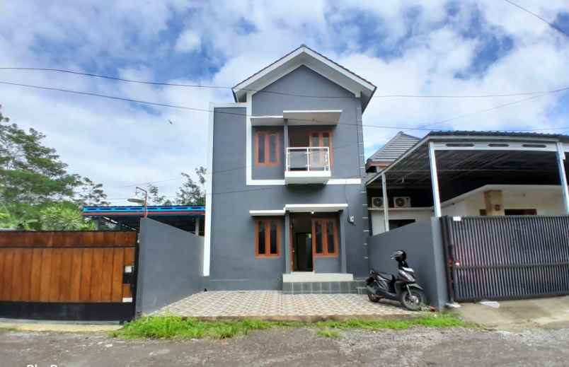 dijual rumah jl kaliurang km 12 5