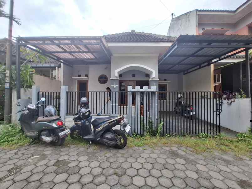 dijual rumah jl kaliurang km 6