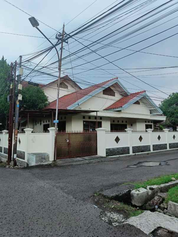 dijual rumah jl kecubung no 28