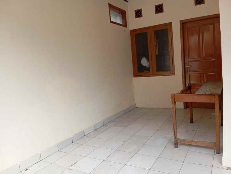 dijual rumah jl komp nata endah