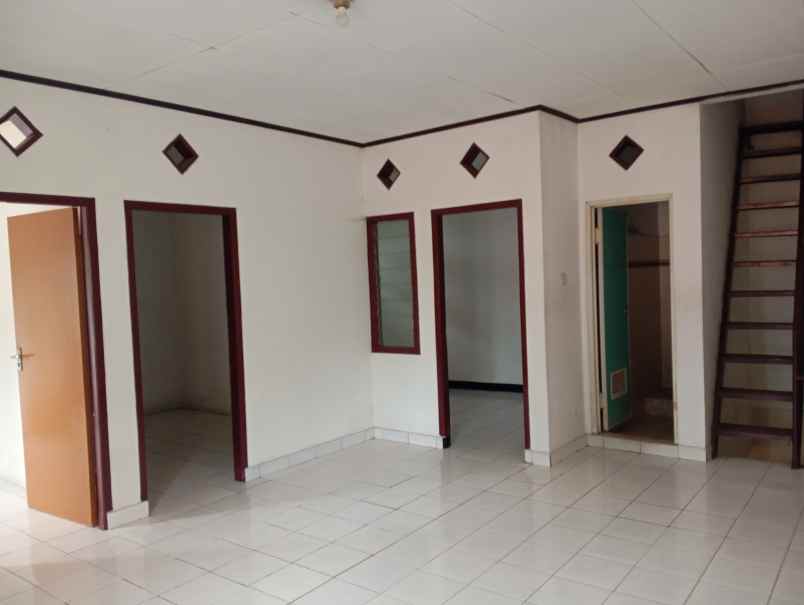 dijual rumah jl komp nata endah