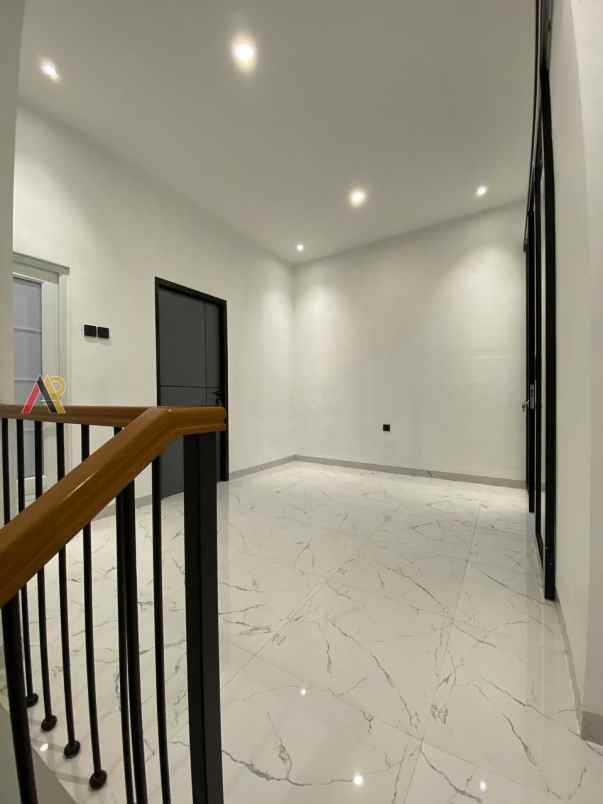 dijual rumah jl komplek pancoran mas