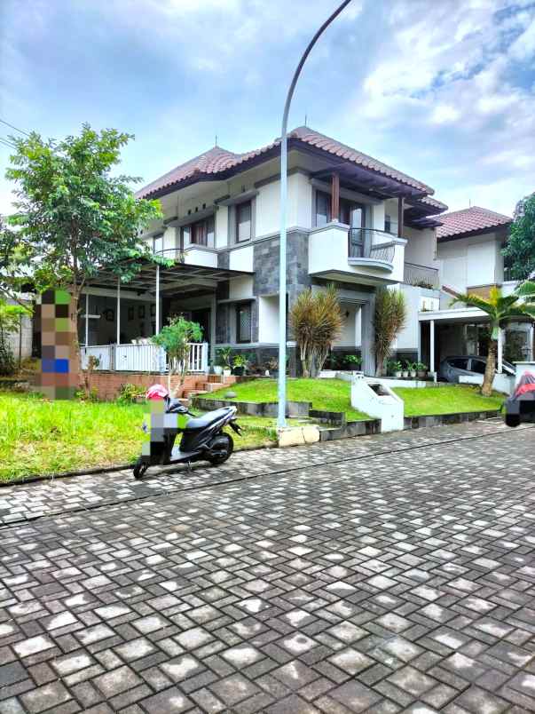 dijual rumah jl kotabaru parahyangan