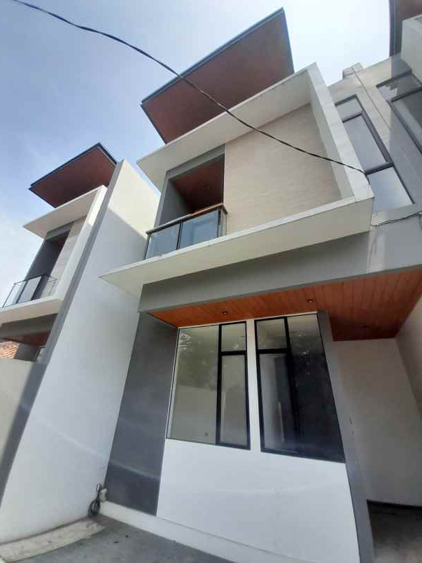 dijual rumah jl leuwipanjang