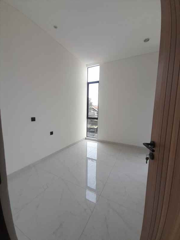 dijual rumah jl leuwipanjang