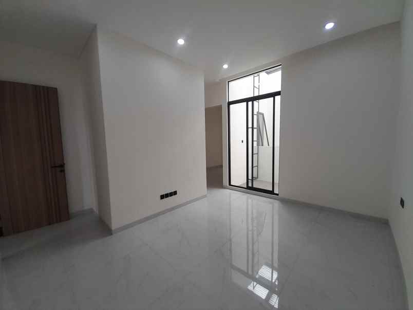 dijual rumah jl leuwipanjang