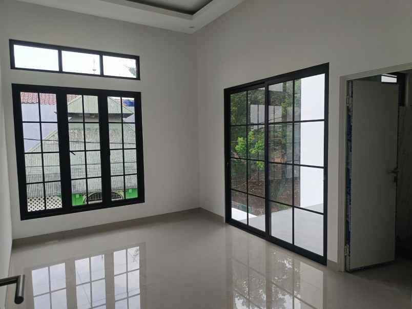 dijual rumah jl palem 5 jakamulya