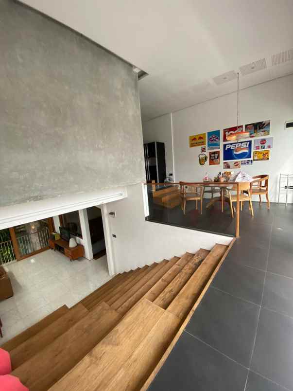 dijual rumah jl pondasi kayu putih