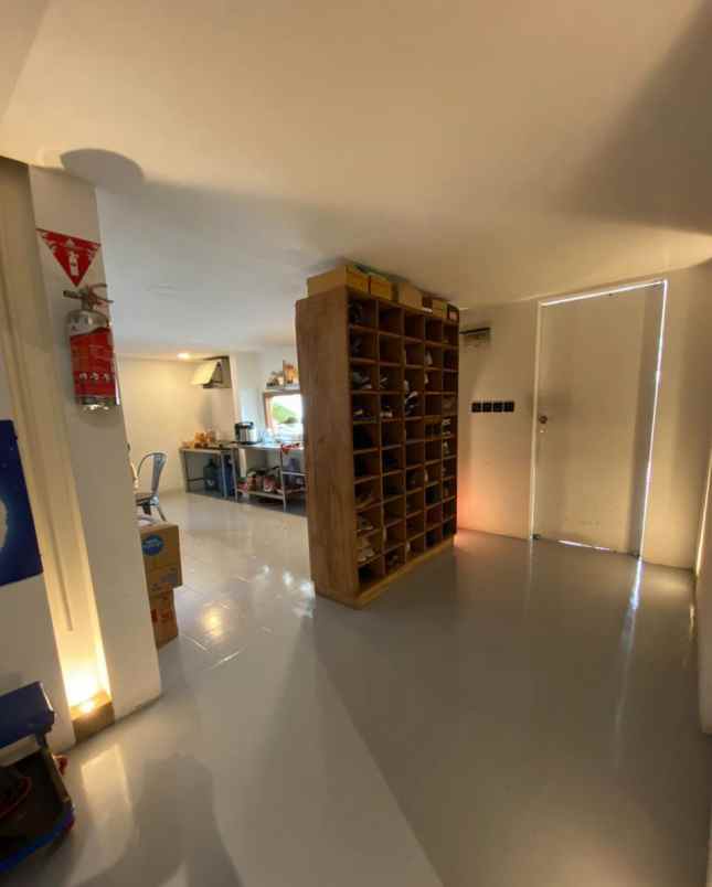 dijual rumah jl pondasi kayu putih