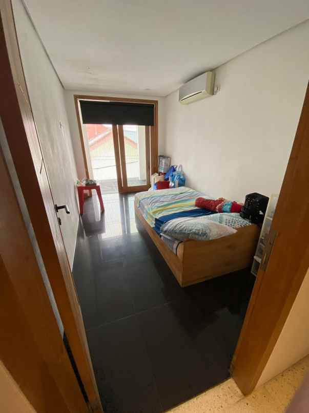 dijual rumah jl pondasi kayu putih