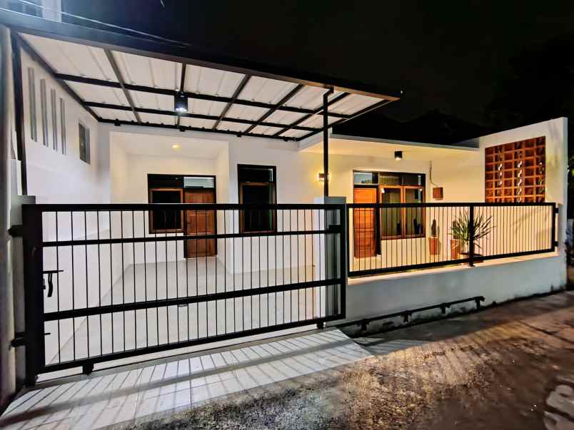 dijual rumah jl puri asih soekarno