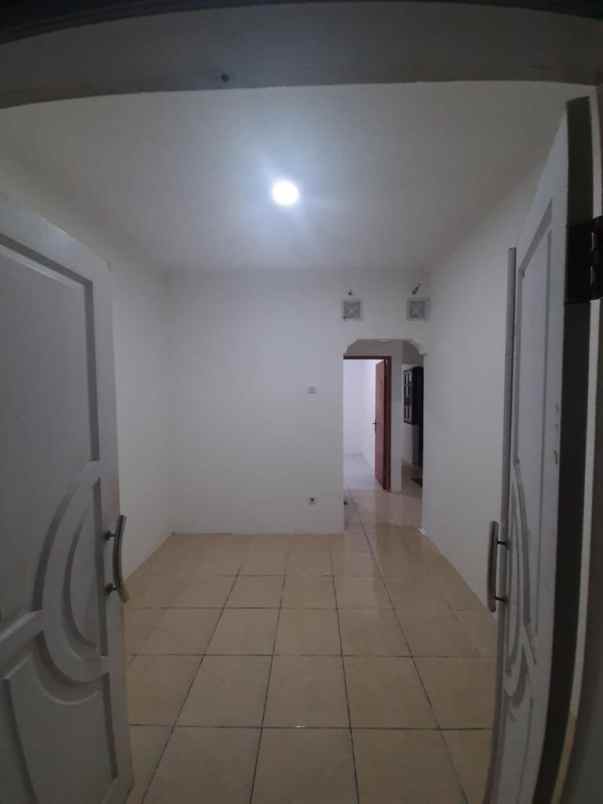 dijual rumah jl puri cinere hijau