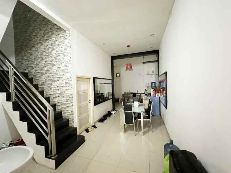 dijual rumah jl r h a arifai tjek yan