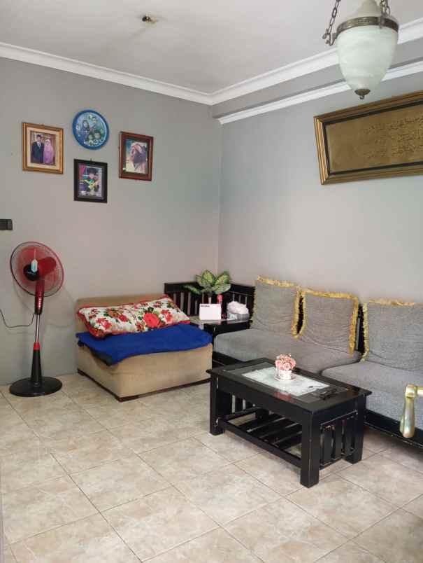 dijual rumah jl raden inten raya duren